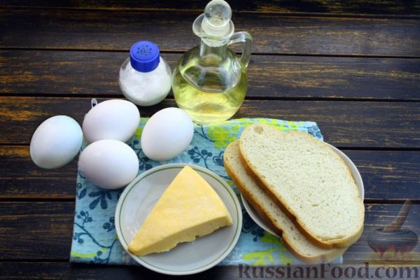 Яичница-болтунья с гренками и сыром