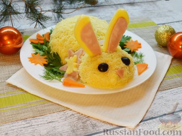 Салат "Кролик" с ветчиной, рисом, кукурузой и огурцом