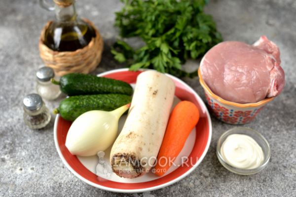 Салат с дайконом и мясом