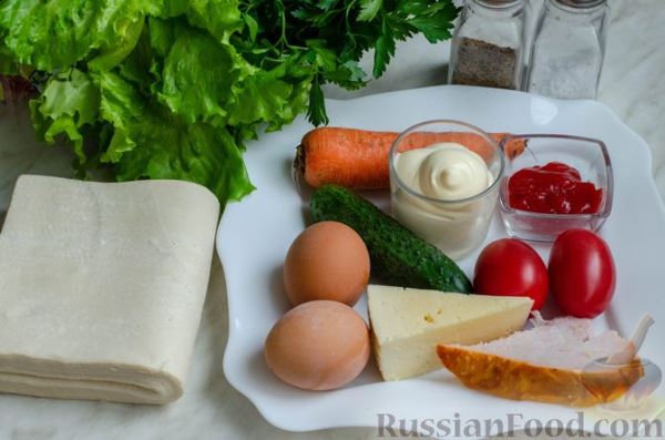 Слоёные трубочки "Морковки" с курицей, овощами, сыром и яйцами